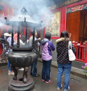 Worshippers at Lungshan Temple